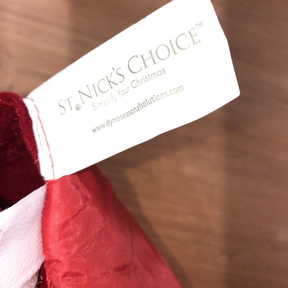 St. Nicks Choice Red Velvet tree skirt w/ 3 Gold quilted reindeer Lined back 53" - Picture 6 of 6